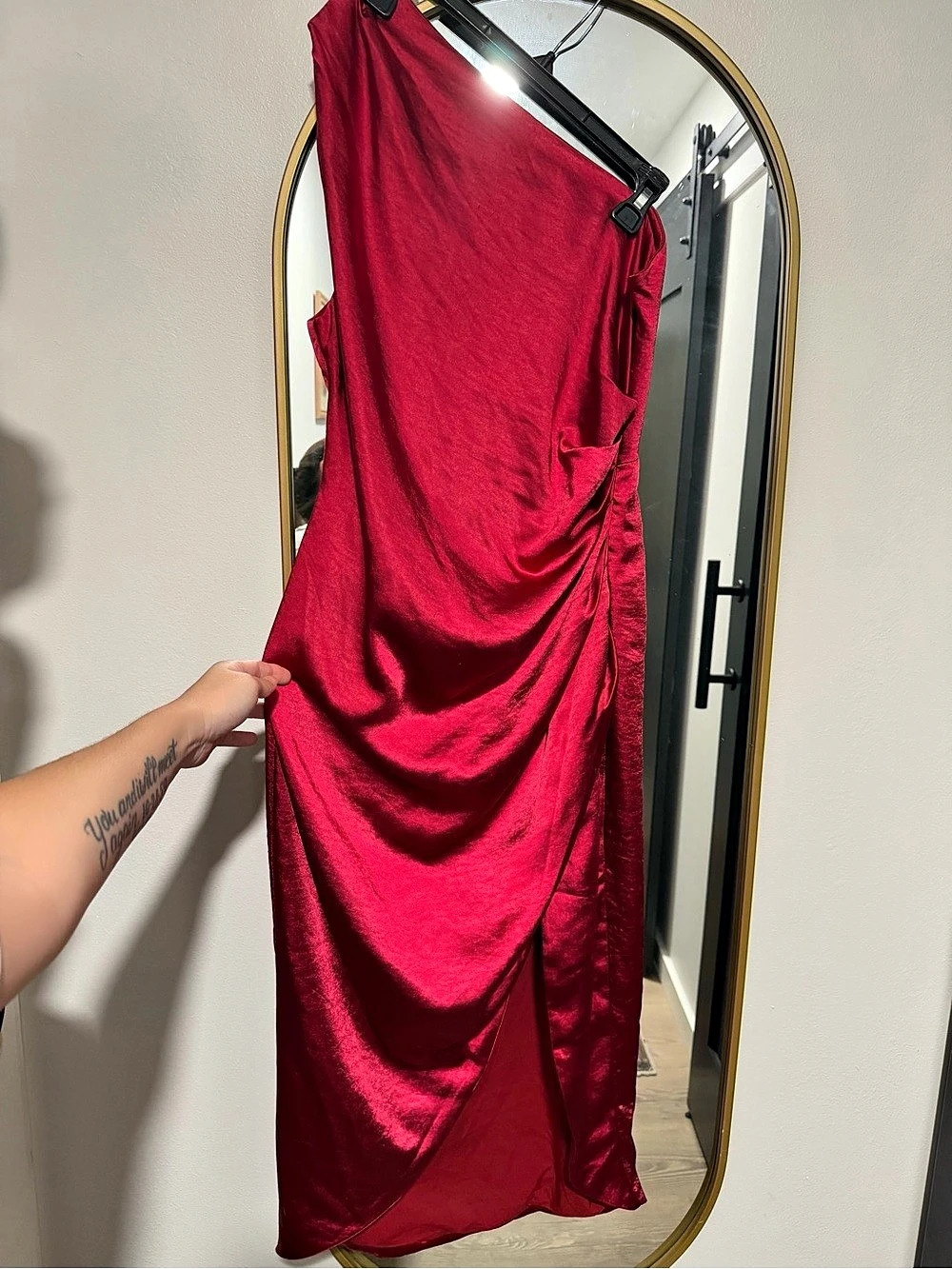 Elliatt Cassini Ruched Midi Dress in Red Size